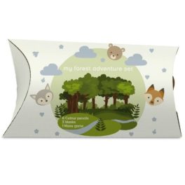   My Forest Friends gyerek bekészítés csomag 3 éves kortól: 1 db labirintus játék, 6 db színes ceruza, 3 db színezhető maszk papír csomagolásban, 20 db/cs.